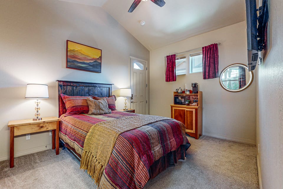 Couple’s Casita 4 Mi to Downtown Flagstaff House in Flagstaff