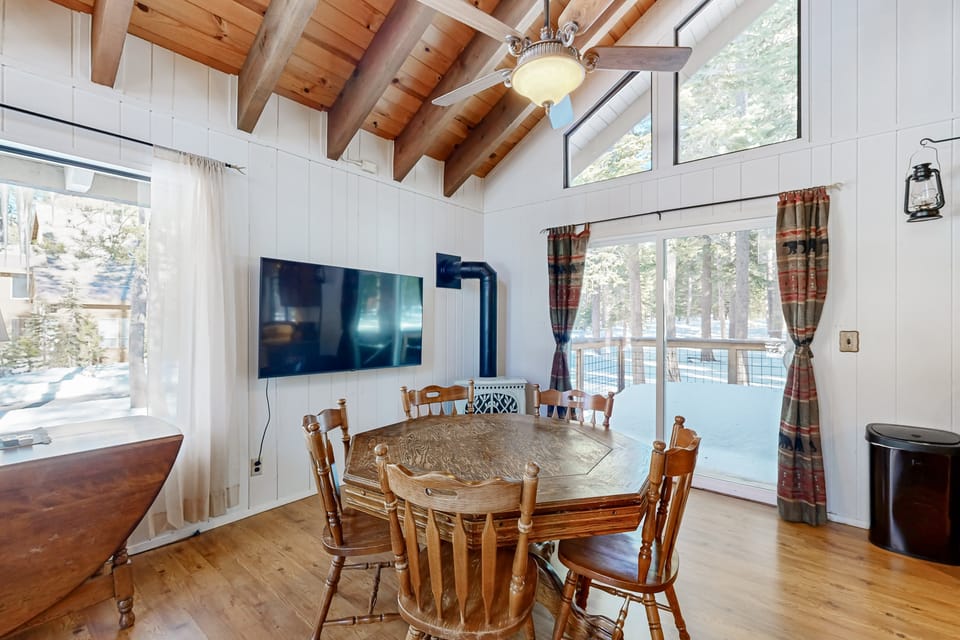 < 2 Mi to Tahoe Donner Ski Resort: Serene Retreat House in Truckee