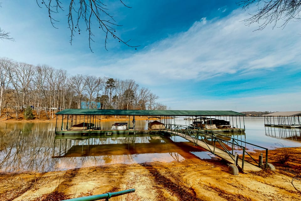 Boat Dock: Lake-View Retreat 5 Mi to Dtwn Clemson Apartment in Pickens County