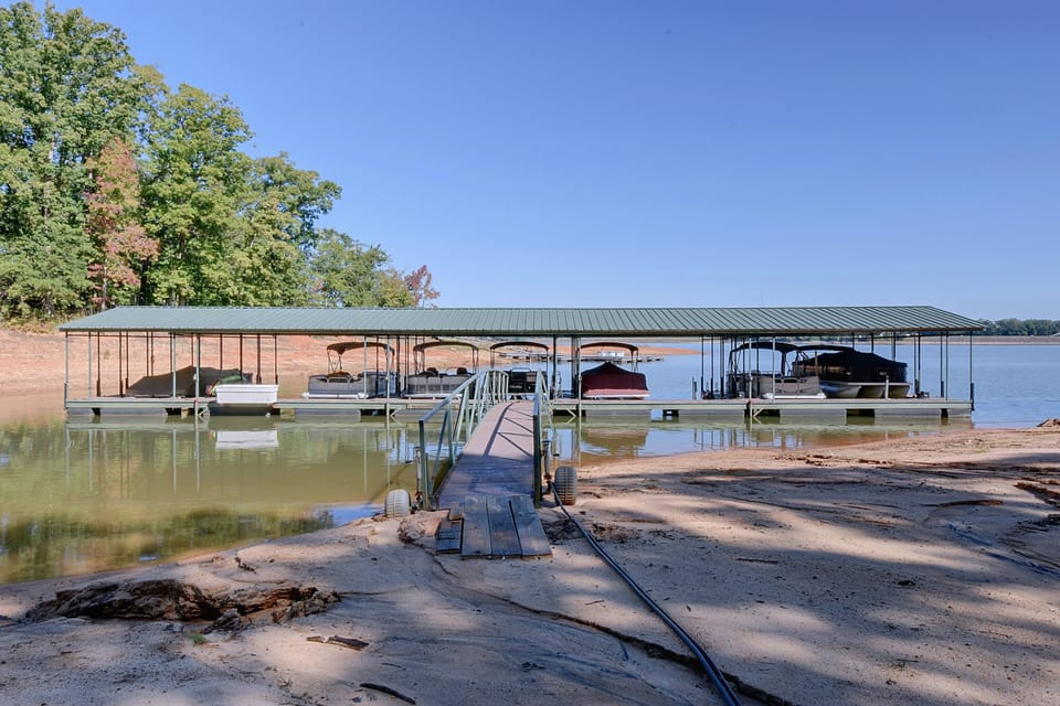 Boat Dock: Lake-View Retreat 5 Mi to Dtwn Clemson Apartment in Lake Hartwell