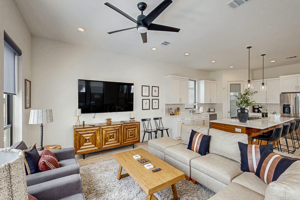3 Mi to San Antonio River Walk: Gem w/ Heated Pool House in San Antonio