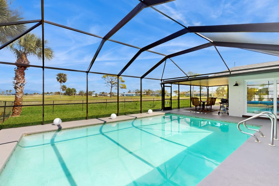 Golf Cart & Heated Pool: Rotonda West Getaway! House in Rotonda West