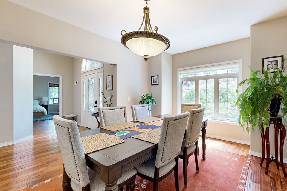 Hot Tub & Sauna! Outdoor Basecamp in Klamath Falls House in Oregon