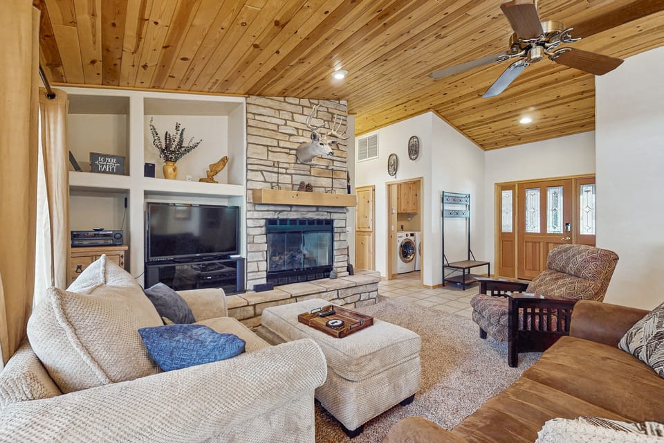 Fire Pit + Yard: Woodsy Retreat Near Woodland Lake House in Arizona