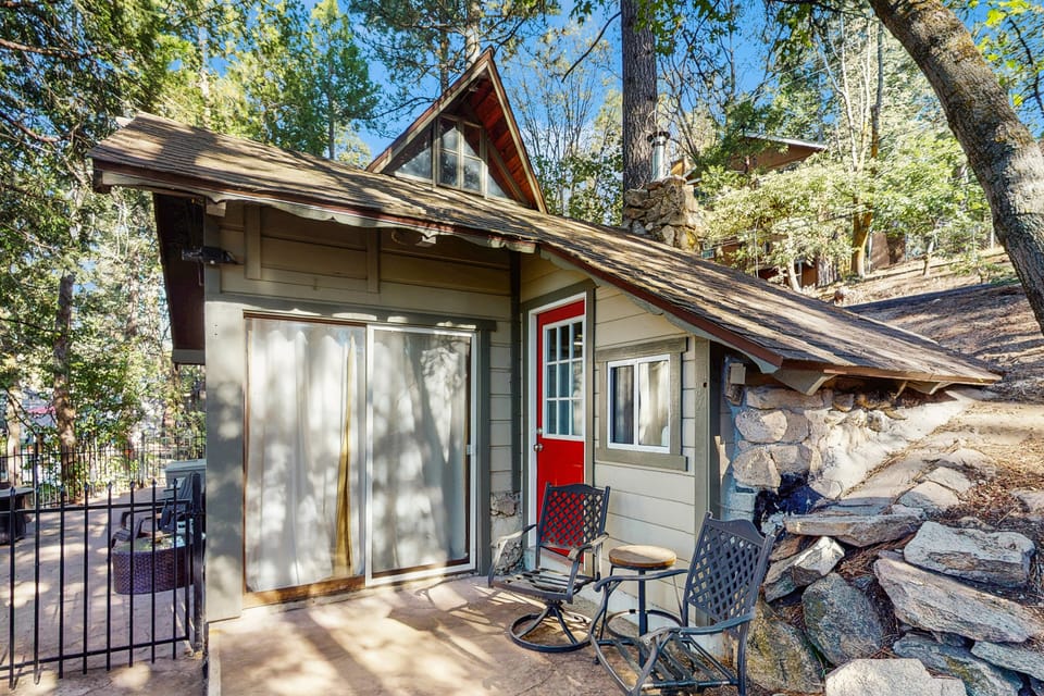 1BR Cozy Cabin Close to Lake Arrowhead & Sky Park House in Lake Arrowhead