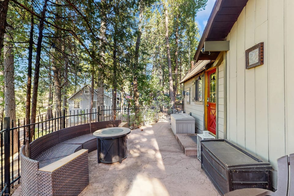1BR Cozy Cabin Close to Lake Arrowhead & Sky Park House in Lake Arrowhead