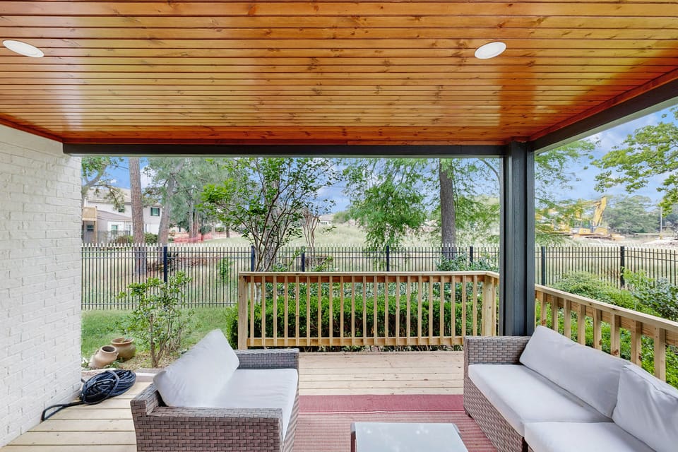 Dog-Friendly Houston Home w/ Deck & Yard House in Houston