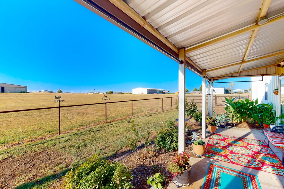 Airstrip Access! Dog-Friendly Rhome Retreat House in Texas