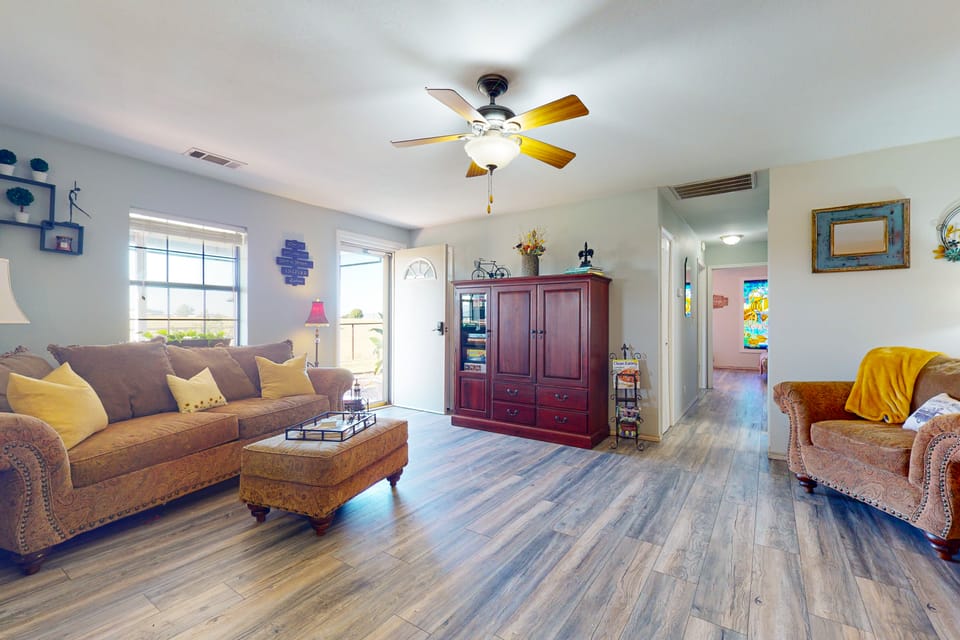 Airstrip Access! Dog-Friendly Rhome Retreat House in Texas