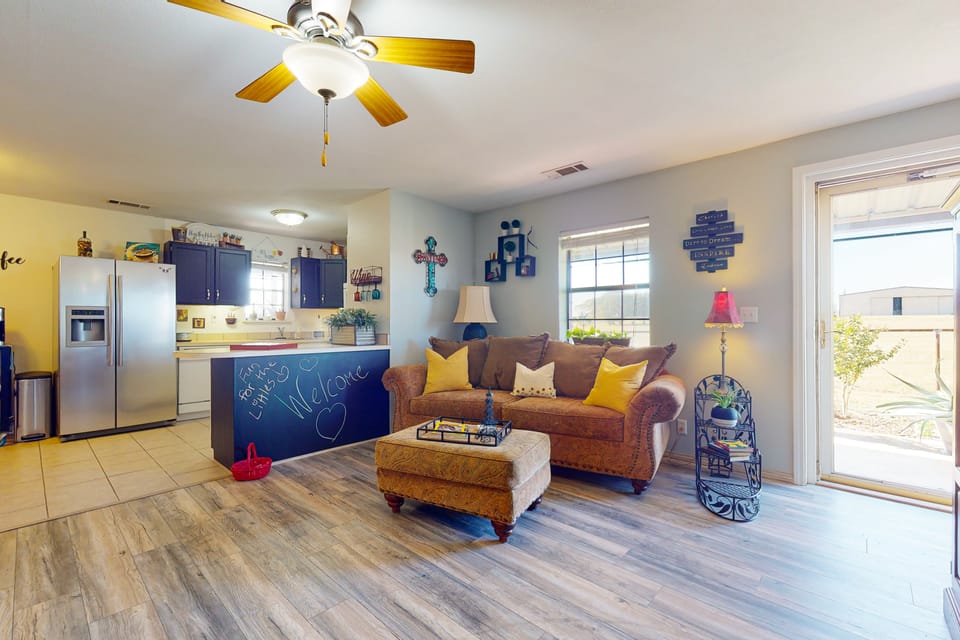 Airstrip Access! Dog-Friendly Rhome Retreat House in Texas