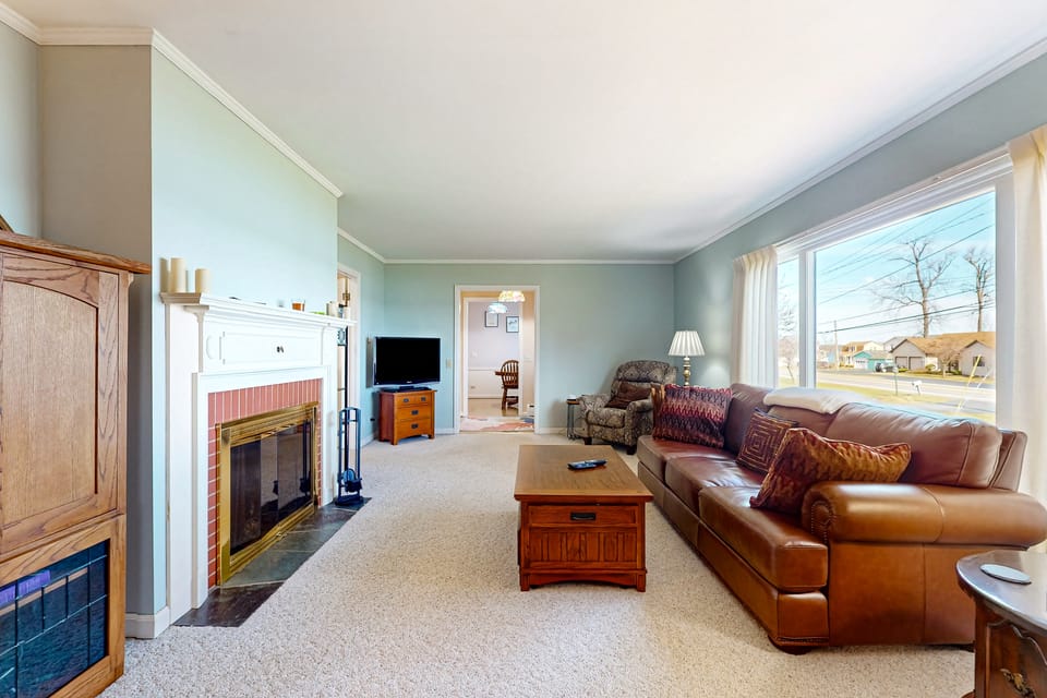 Dock! Waterfront Owasco Lake 'Moon Rise House' House in Cayuga Lake