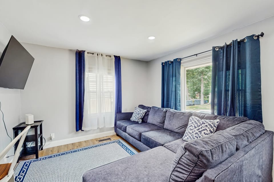 2 Mi to Beach! Hot Tub Haven in Michigan City House in Michigan City