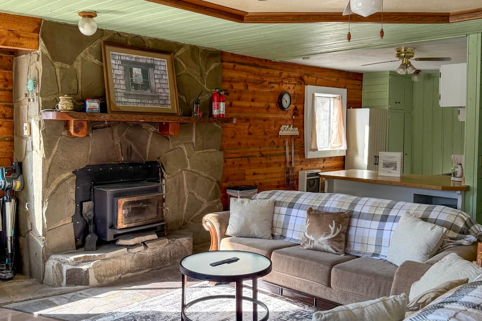 Rustic Cabin Stay in Brian Head Resort w/ View House in Brian Head