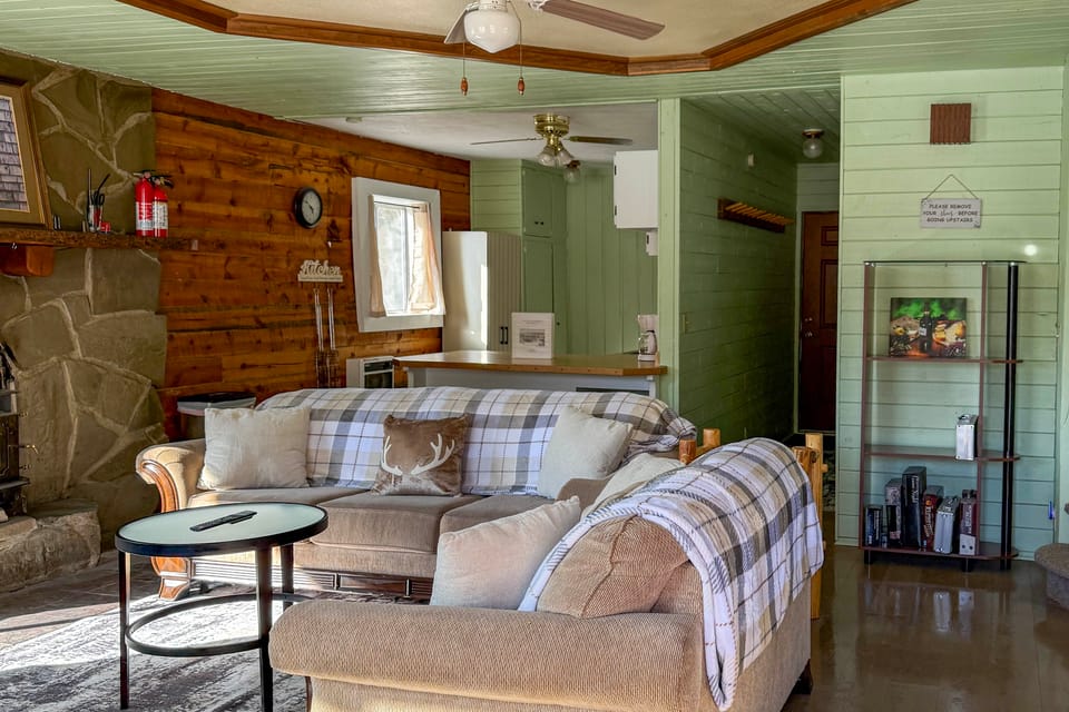 Rustic Cabin Stay in Brian Head Resort w/ View House in Brian Head