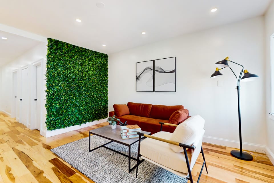 Shop, Dine, Unwind! Gateway to Boston Sights House in Chelsea