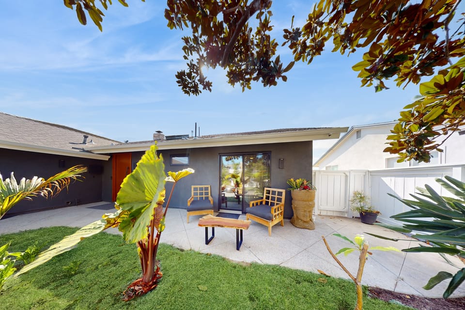 In-Law Suite w/ Kitchenette & Outdoor Space Apartment in Cardiff