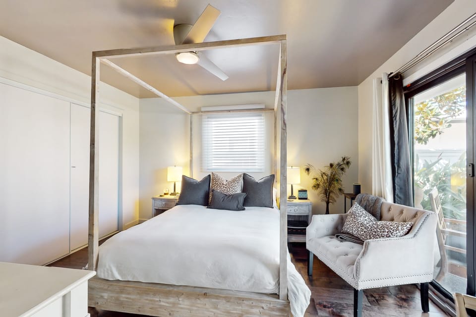 In-Law Suite w/ Kitchenette & Outdoor Space Apartment in Cardiff