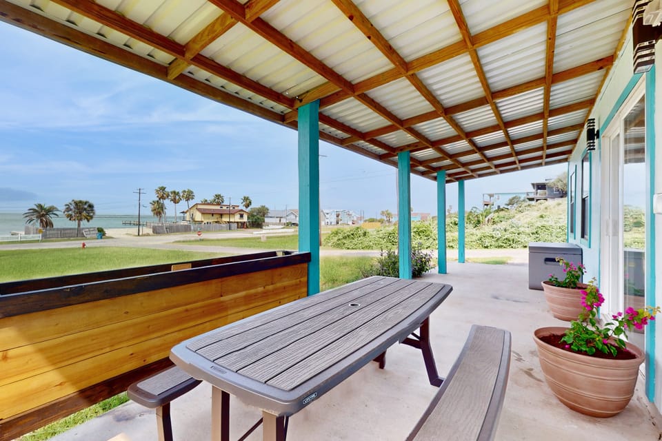 Bay Views & Beach Access: Ingleside Getaway Apartment in Nueces County
