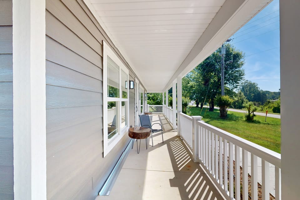 Steps to Vineyard! Dog-Friendly Pilot Mtn Retreat House in North Carolina