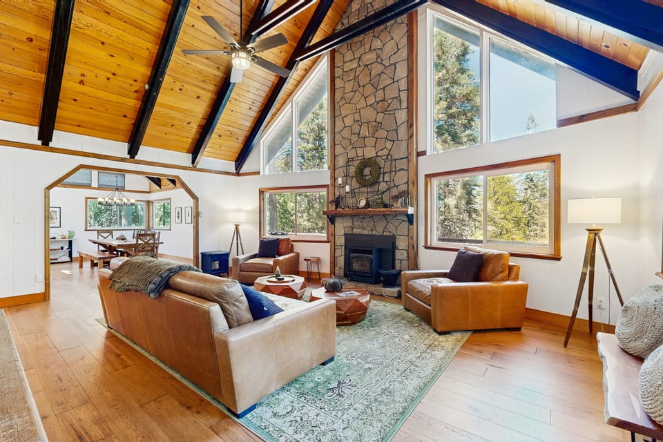 Hot Tub, Game Room & Home Gym: Serene Arnold Gem House in Arnold