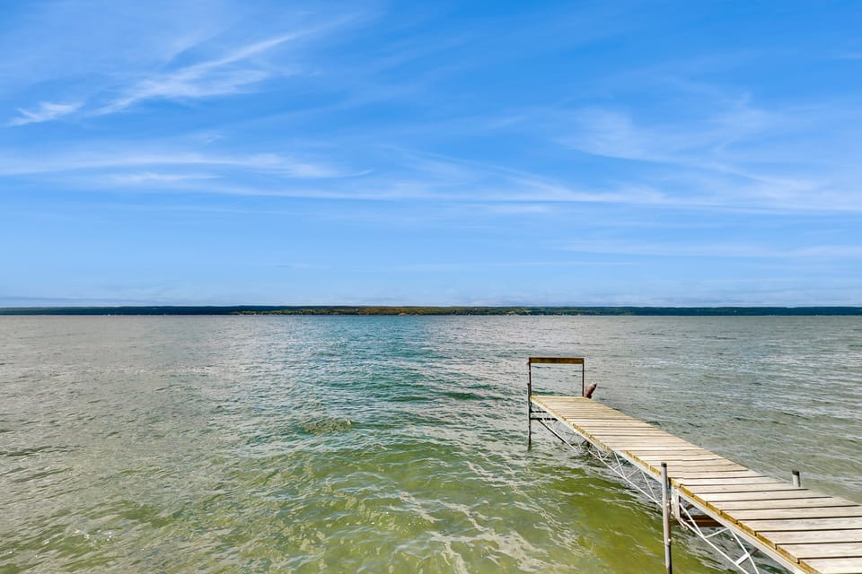2BR Lakeside Home w/ Patio, Porch & AC House in Cayuga Lake