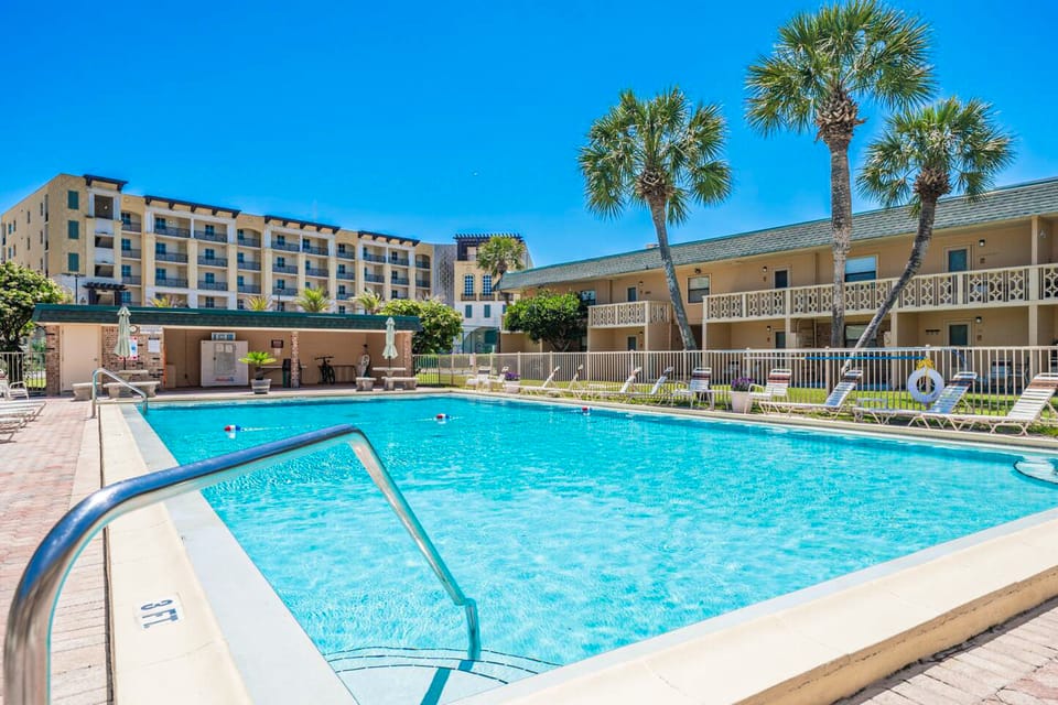 Steps to Pool & Ocean! Fort Walton Beach Retreat Apartment in Okaloosa Island