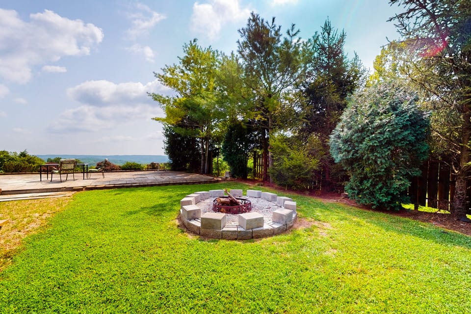 Hot Tub, Lake Monroe Views! 22-Acre Outdoor Oasis House in Indiana