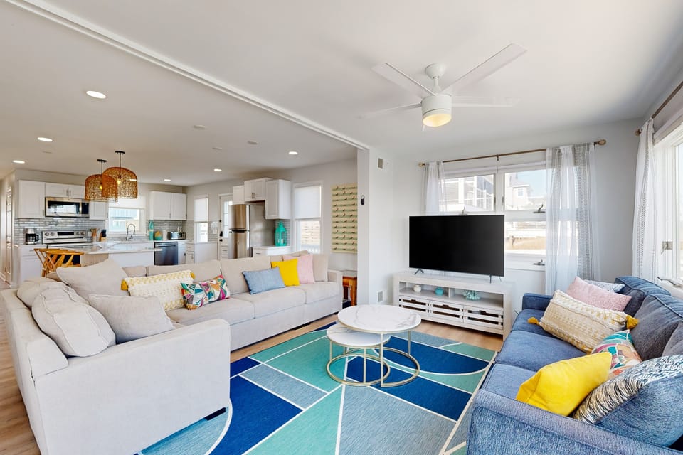 Beach View, Multiple Outdoor Spaces! Milford Haven House in Prime Hook Beach