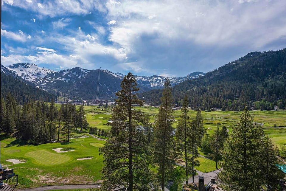 Mtn-View Escape w/ Resort Perks in Olympic Valley Apartment in Palisades Tahoe (Olympic Valley)