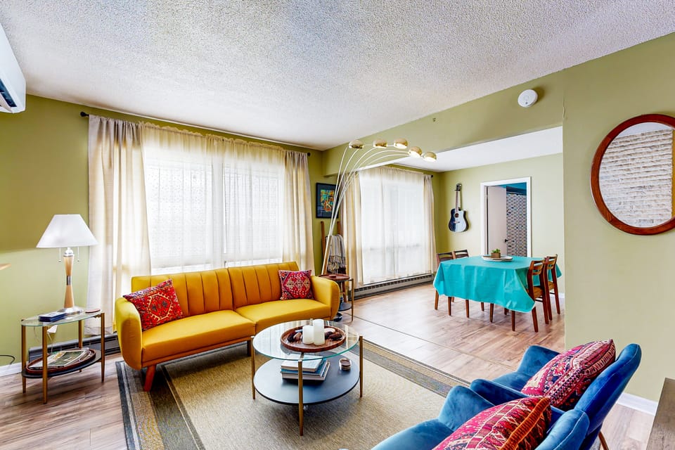 2BR Lake-View Home w/ Streaming, Board Games, AC House in Allegheny River