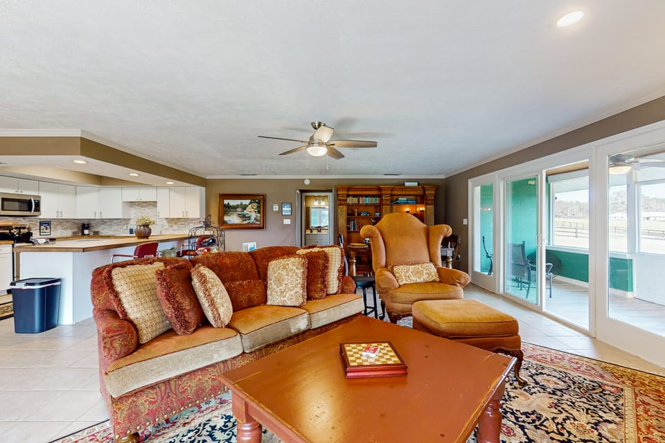 7 Mi to Paynes Prairie Preserve! Rural Retreat House in Florida