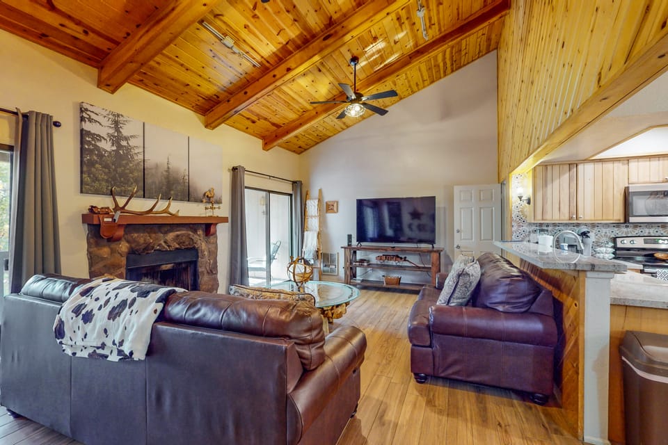 Forest-View Gem in Pinetop-Lakeside: Hike & Golf! Apartment in Arizona