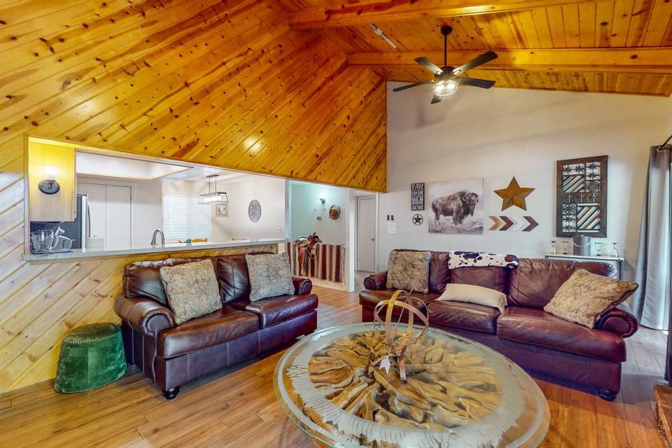 Forest-View Gem in Pinetop-Lakeside: Hike & Golf! Apartment in Arizona