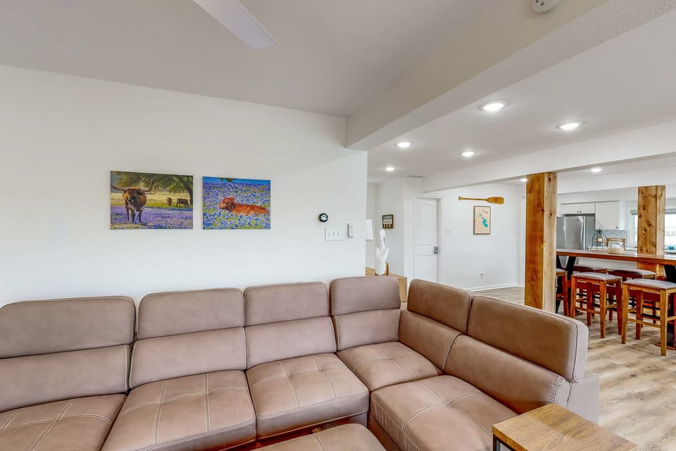Private Dock! Dog-Friendly Lake Livingston Retreat House in Point Blank