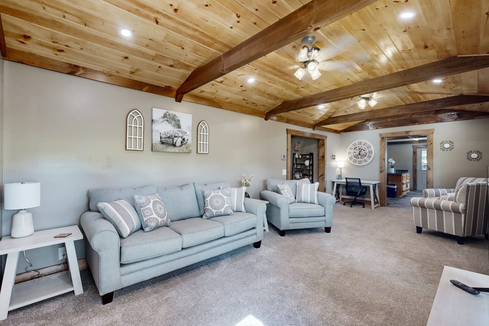 4 Mi to Dtwn Morganton! Family Retreat w/ Patio House in Morganton
