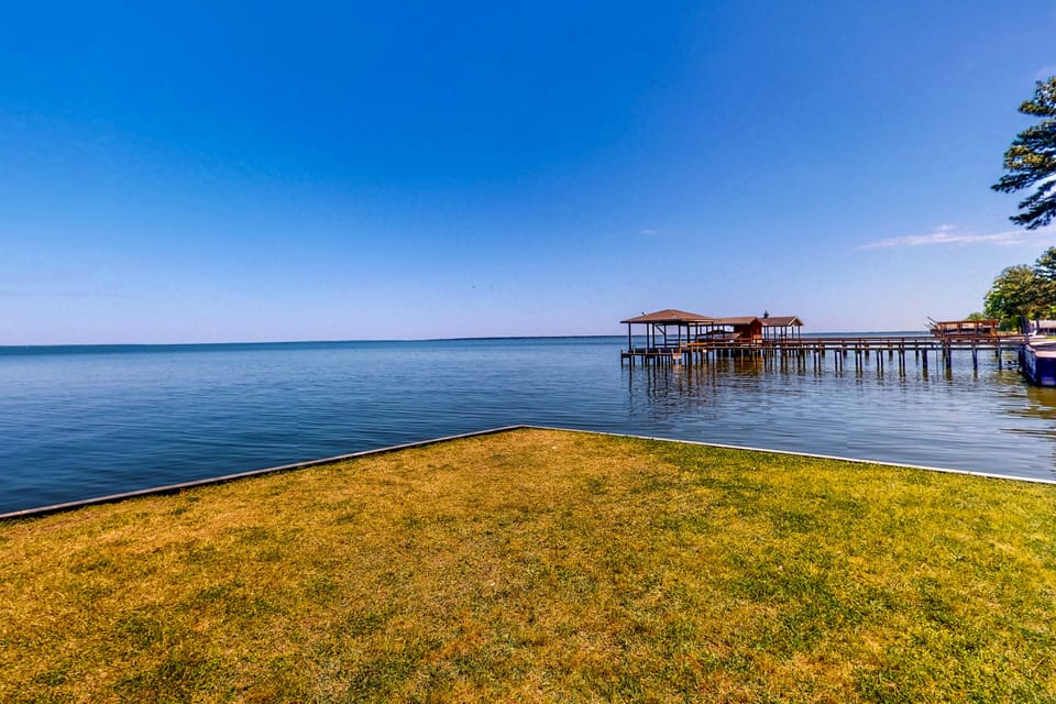 Lake Livingston Hideaway: Peaceful Waterfront Home House in Lake Livingston