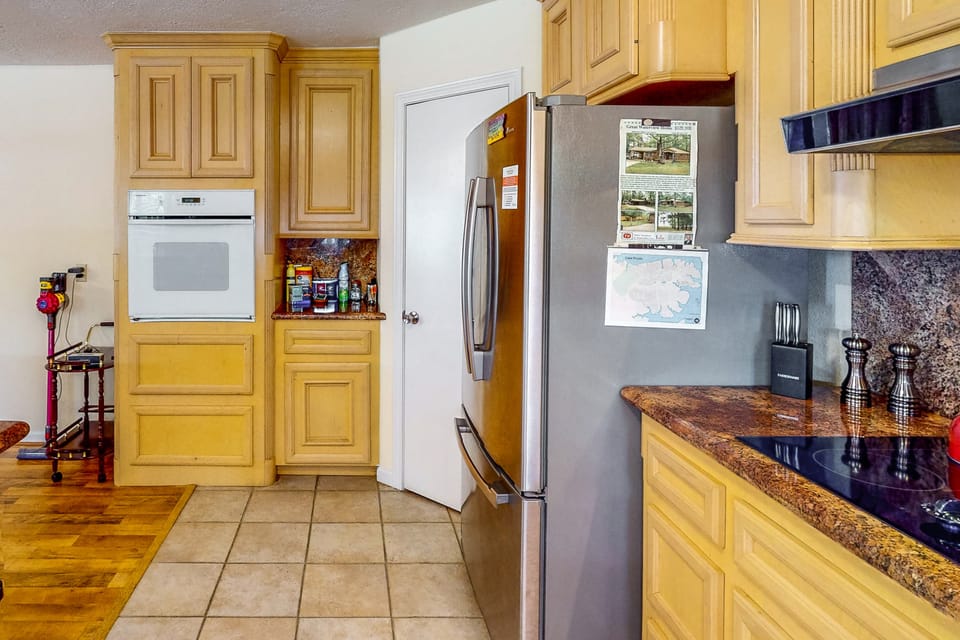 Lake Livingston Hideaway: Peaceful Waterfront Home House in Lake Livingston