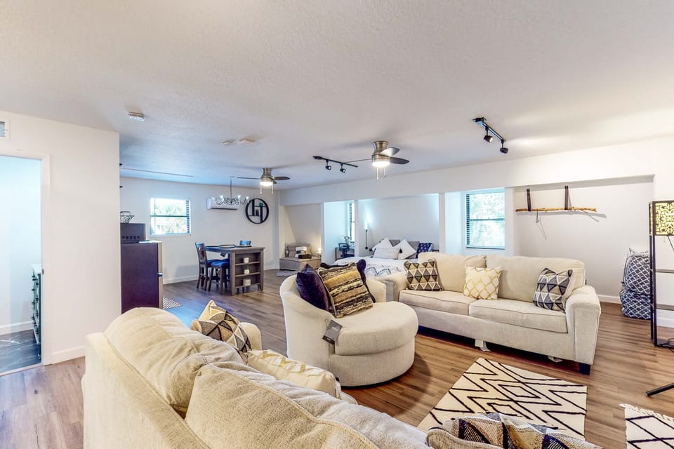 Dog-Friendly Apt w/ Fenced Yard in Winter Park Apartment in Orlando