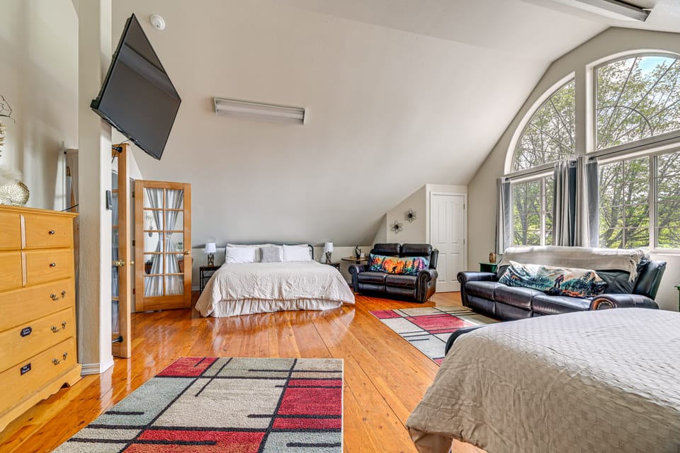 Explore Caves & Coast! Family-Friendly Oregon Stay Apartment in Oregon