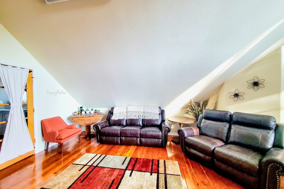 Explore Caves & Coast! Family-Friendly Oregon Stay Apartment in Oregon