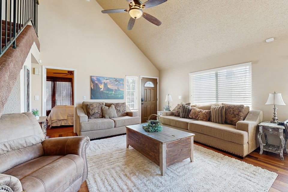 Pool + Fire Pit: 'Desert Radiance' in Phoenix! House in Phoenix