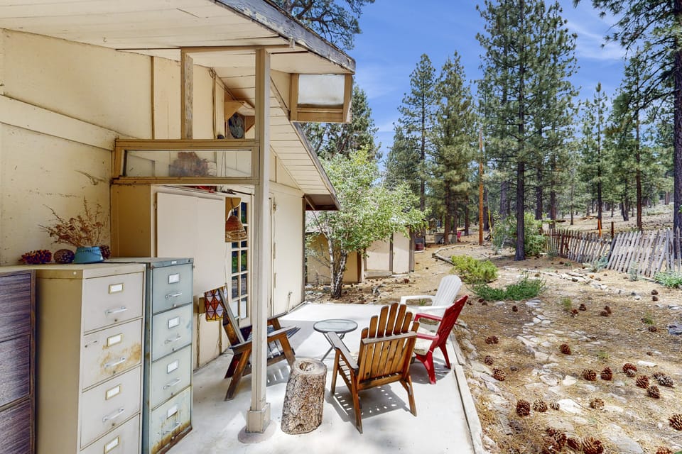 Charming Cottage in Big Bear: 9 Mi to Bear Mtn House in Southern California