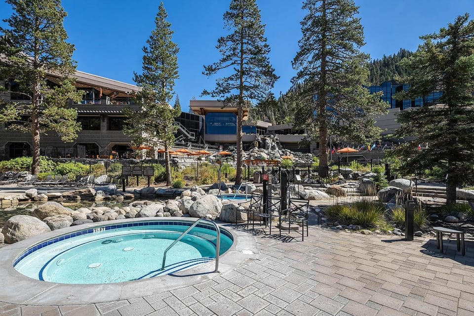 Olympic Valley Studio For Summer: Everline Resort! Apartment in Palisades Tahoe (Olympic Valley)
