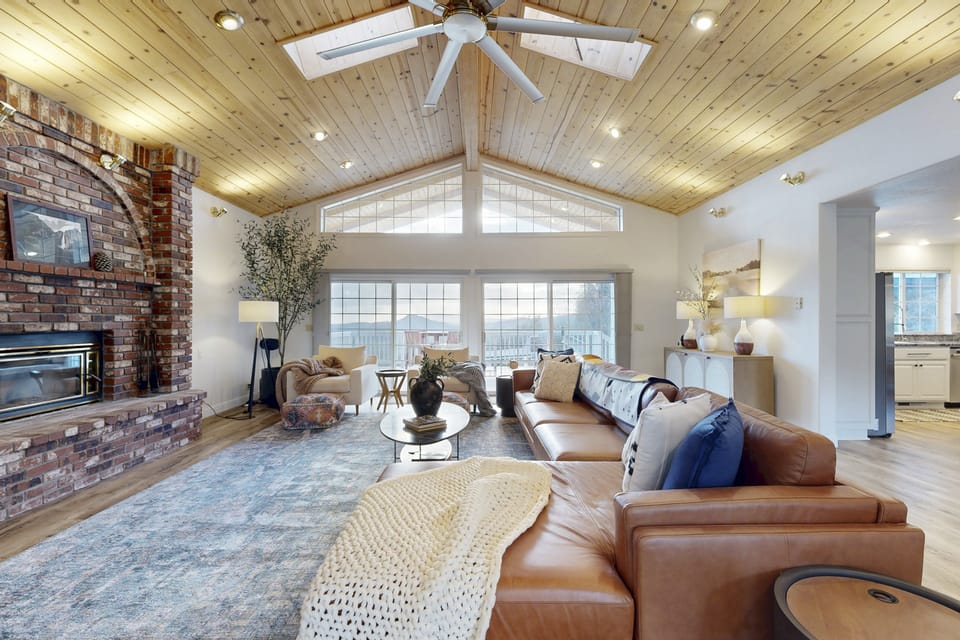 'Whispering Oaks Estate' w/ Pool & View in Murphys House in Calaveras County