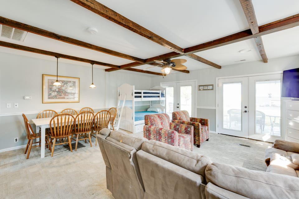 Dock & Fire Pit: Lakefront Bonneau Home! House in South Carolina