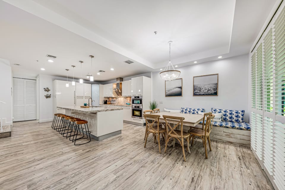 Walk to Hollywood Beach: Luxury Family Getaway! Apartment in Hollywood Beach