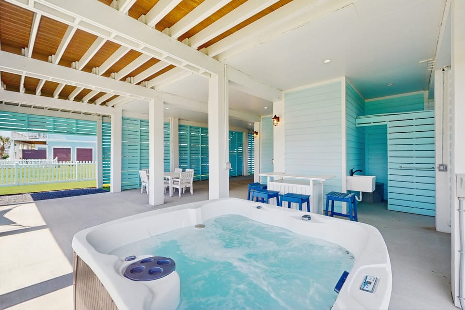Gulf-View Beach House w/ Pointe West Resort Perks House in Galveston Island