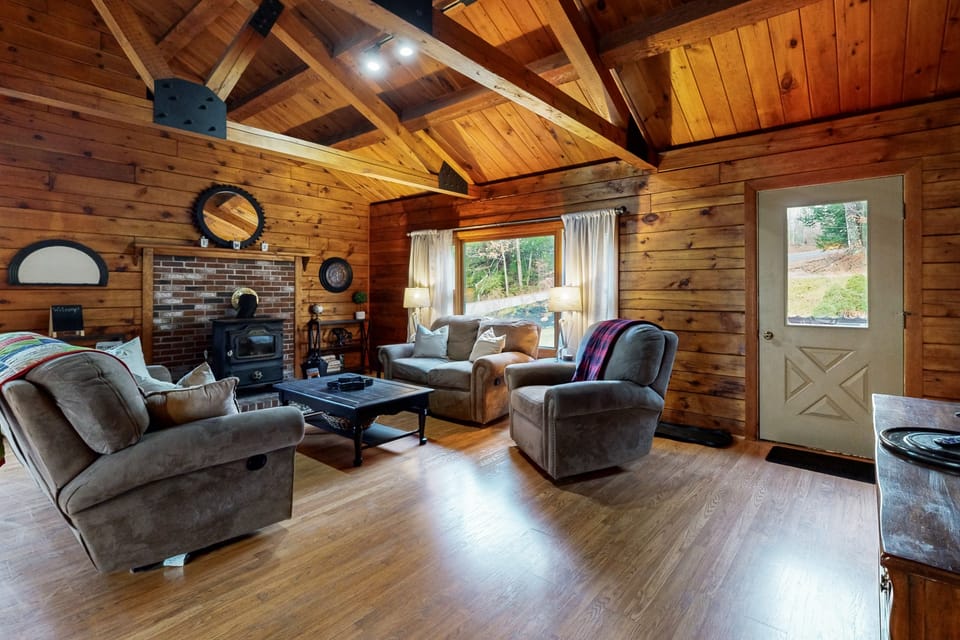 4-Season Family Base! 13 Mi to Lake Winnipesaukee House in Barnstead