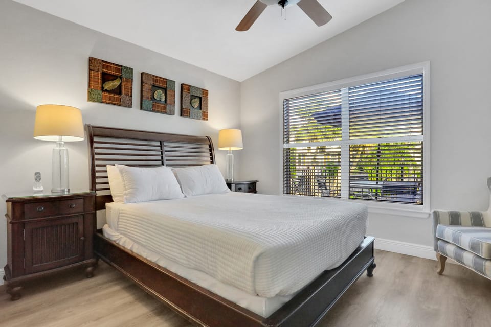 Steps to Sand! Holmes Beach Retreat w/ Gulf Views Apartment in Holmes Beach
