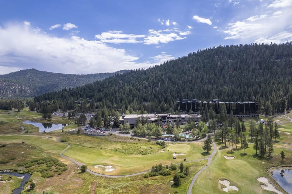 Community Perks! Everline Resort & Spa Retreat Apartment in Palisades Tahoe (Olympic Valley)